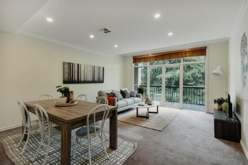 Modern apartment in the heart of Canberra - Apartment - Kingston
