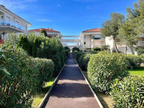 Modern Condo w Terrace 250m from Beach & Pool - Location saisonnière - Antibes