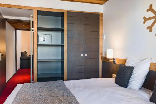 4 twin beds