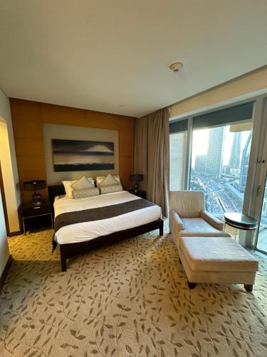 Luxurious Dubai Mall Studio Apartment with Stunning Burj Khalifa Views - image 10