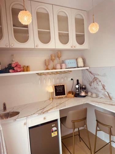 المرافق, Delightful little house & Chateau Charme Suite in St Heliers