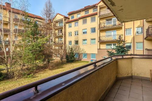 Spacious Family Apartment with 3 Bedrooms in Gdansk by Noclegi Renters in Lostowice