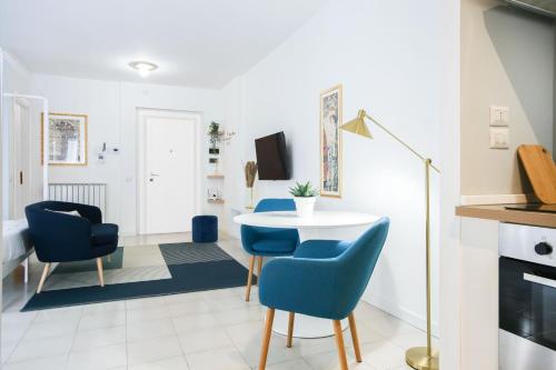 Glamorous flat with Jacuzzi, king size bed and small balcony, Perugia (foto 10)