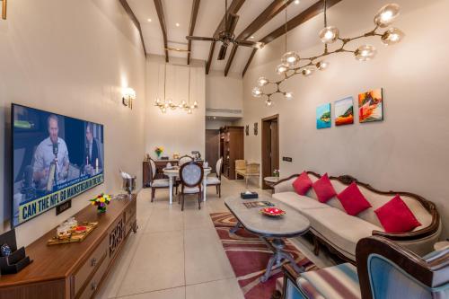 Shared lounge/TV area, Golden Tulip Goa Candolim in Goa