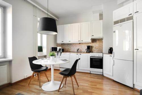 Kotimaailma Apartments Kamppi - 1BR with key code in the city center