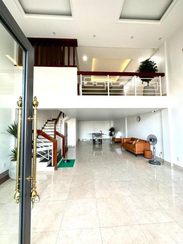 Four-Bedroom Deluxe Home - Oceanfront image 5