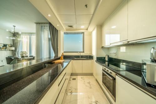 Primestay - 2BR in Al Habtoor City - Amna Tower - image 8