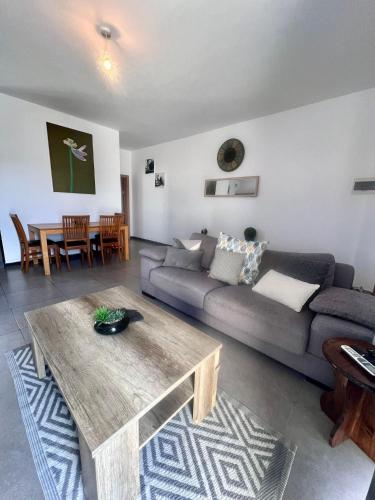 83/3-Lovely 1 Bedroom Penthouse 3