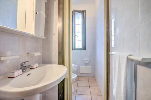 Villetta Dei Pini With Pool in Residence - Happy Rentals