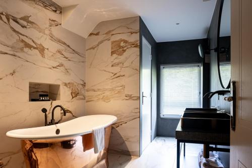 Van der Valk Hotel Kasteel Terworm Room Type - Baronsuite de Luxe