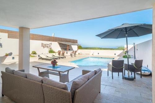 4 Bed villa in Cala LLonga