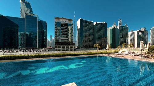 Modern Two Bedroom Apartment with Private Balcony By HSHOME - Downtown Dubai, Дубай