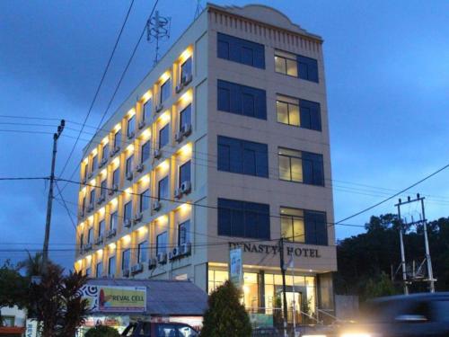 Hotel Dynasty, Sibengkok