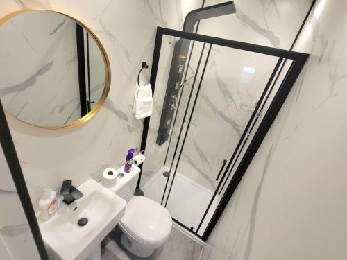 4 Bedrooms Apartment By Sensational Stay Short Lets & Serviced Accommodation, Edinburgh (photo 9)