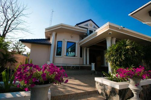 Pharadhevi Pharadhevi