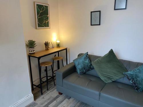 Huge 7 Bed Home For Groups, Liverpool (photo 5)