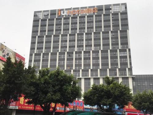 IU Hotels·Zhongshan Xiaolan Parkway Plaza