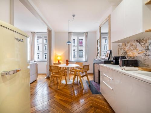 One-Bedroom Apartment image 9
