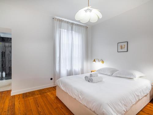 One-Bedroom Apartment image 6