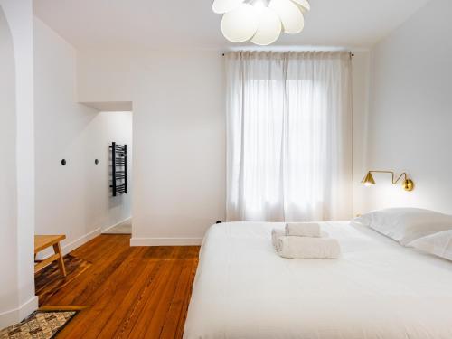 One-Bedroom Apartment image 5