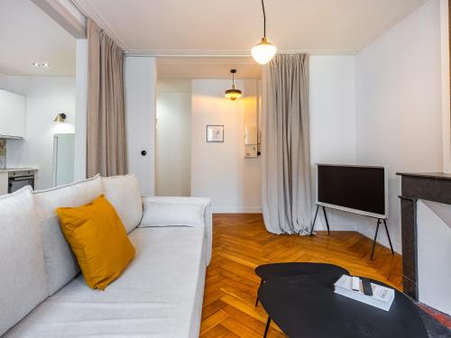 One-Bedroom Apartment image 4