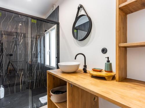 One-Bedroom Apartment image 2