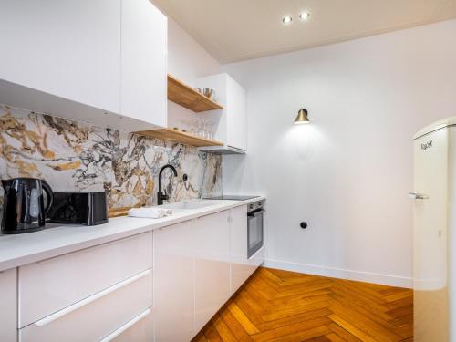 One-Bedroom Apartment image 1