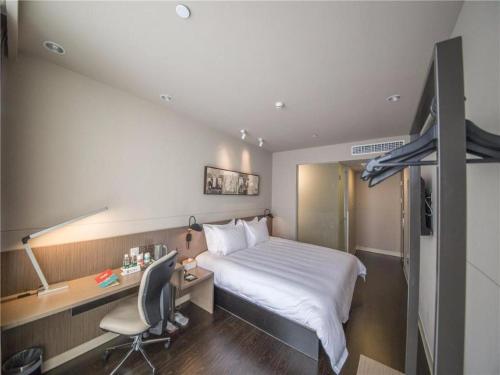 . Jinjiang Inn Select Xiaogan Changzheng Road Sports Center