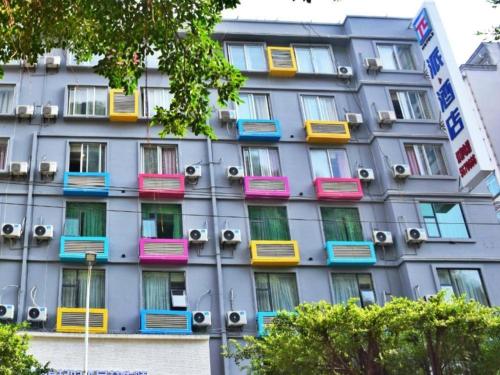 . Hotel Pai Hezhou Lingfeng Plaza