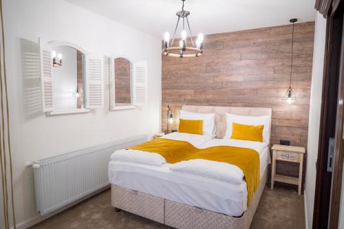 Standard King Room image 10
