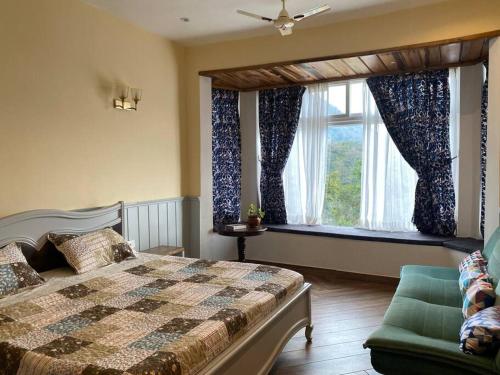 2 king beds, 3 sofa beds
