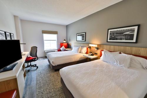 Queen Room with Two Queen Beds room in Hilton Garden Inn Savannah Historic District