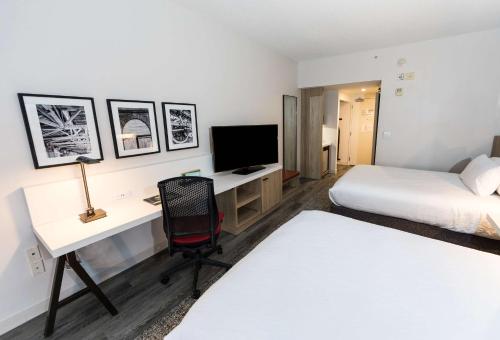2 queen beds
