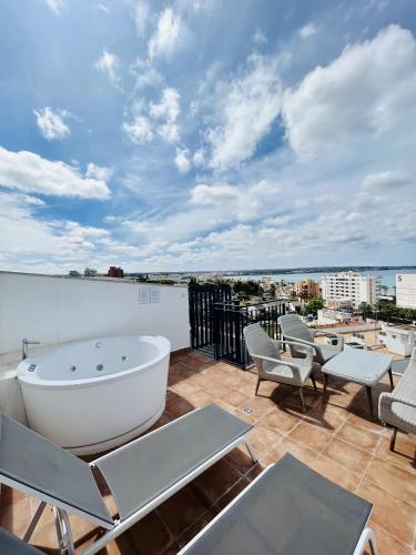 Superior Double Room with Sea View image 6