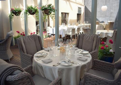 Antonius Hotel - image 10
