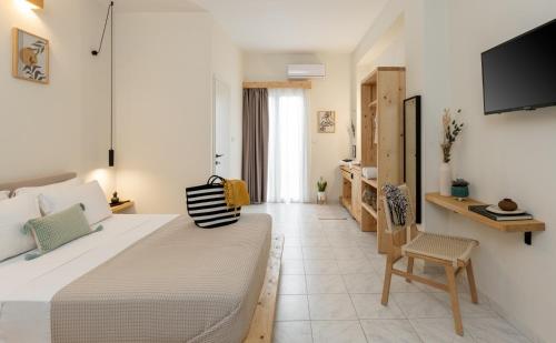 Deluxe Double Room with Extra Bed image 9
