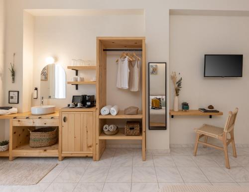 Deluxe Double Room with Extra Bed image 7