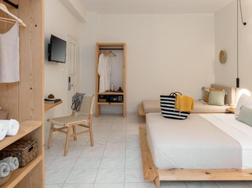 Deluxe Double Room with Extra Bed image 8