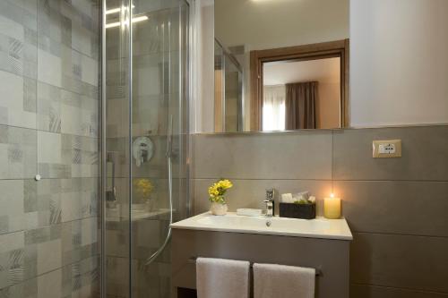 Deluxe Double Room image 2