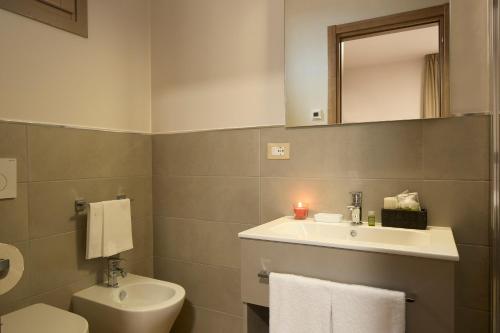 Deluxe Double Room image 1