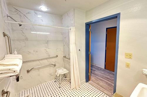Queen Room - Disability Access/Non-Smoking