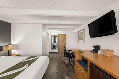 Quality Inn and Suites Council Bluffs - image 6
