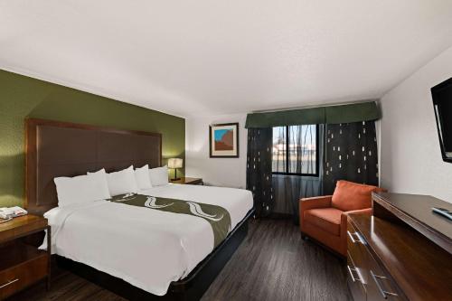 Quality Inn and Suites Council Bluffs - image 11