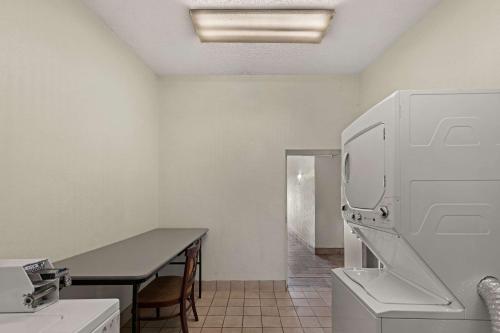 Quality Inn and Suites Council Bluffs - image 13