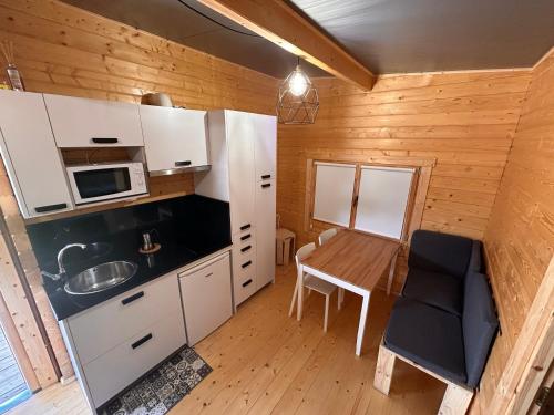 virtuve, Camping & Bungalows Leagi in Mendexa