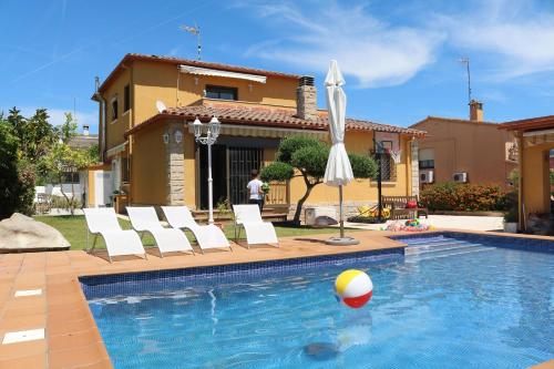 VILLA VISTA CON PISCINA PRIVADA Y AIRE ACONDICIONADO