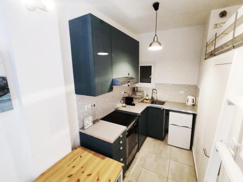 Athenian Dream Studio by YHA 3