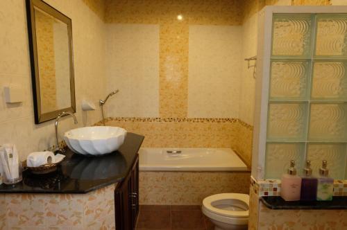 room detail thumbnail 2