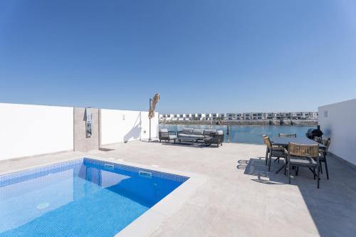 Nasma Luxury Stays - Luxurious Villa with Private Pool & Close to Beach