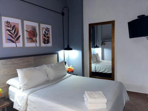 Economy Double Room image 10
